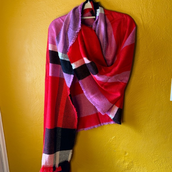 Amazon Essentials Elegant Lg Plaid Pink, Red, White, Black Shawl Wrap OS NWOT - Picture 4 of 4